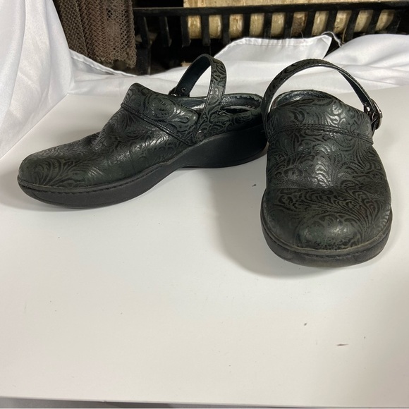 Dansko Patterned Clog with Strap Womens size EU 38 US 7.5-8 - Picture 2 of 7